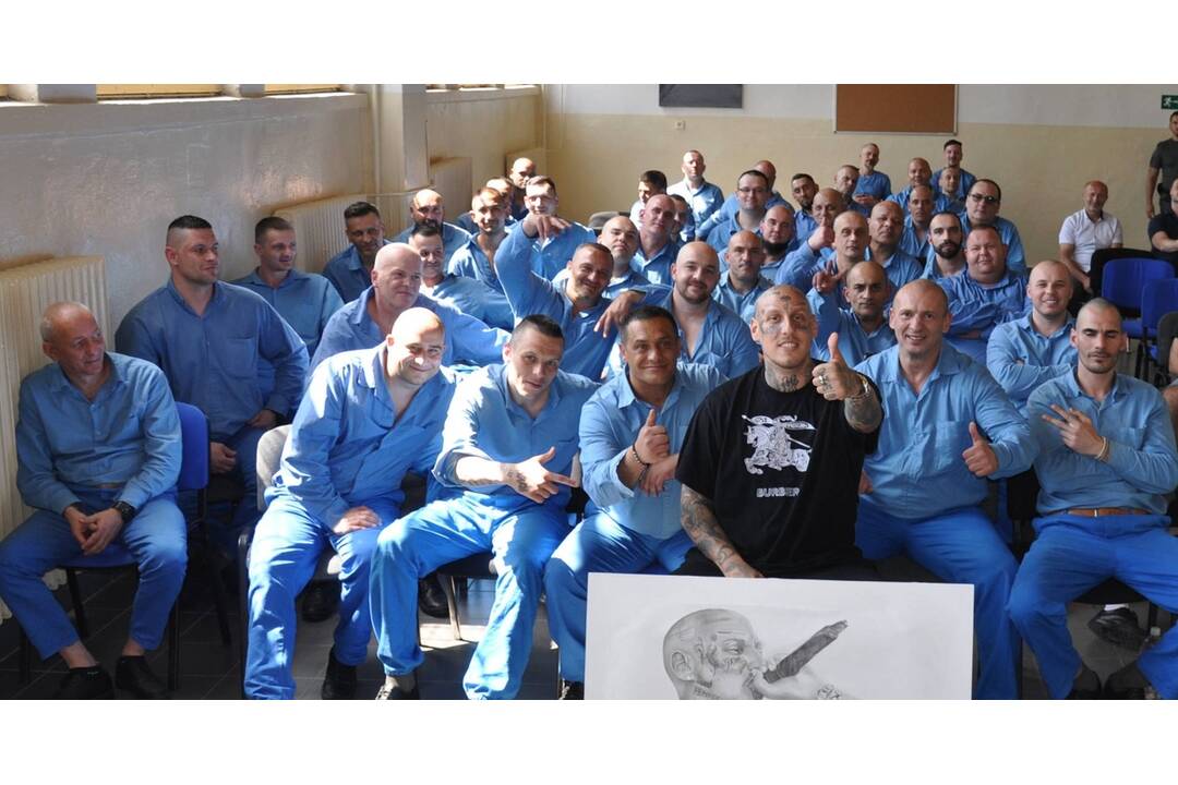 FOTO: Separ navštívil väzňov v želiezovskej väznici, foto 1