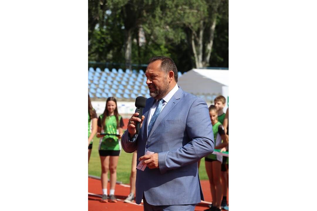 FOTO: V Nových Zámkoch obnovili atletický štadión, foto 8