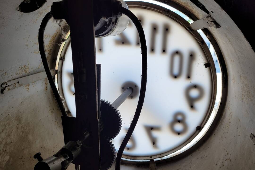 FOTO: Opravili hodiny z 50. rokov na Svätoplukovom námestí, foto 1