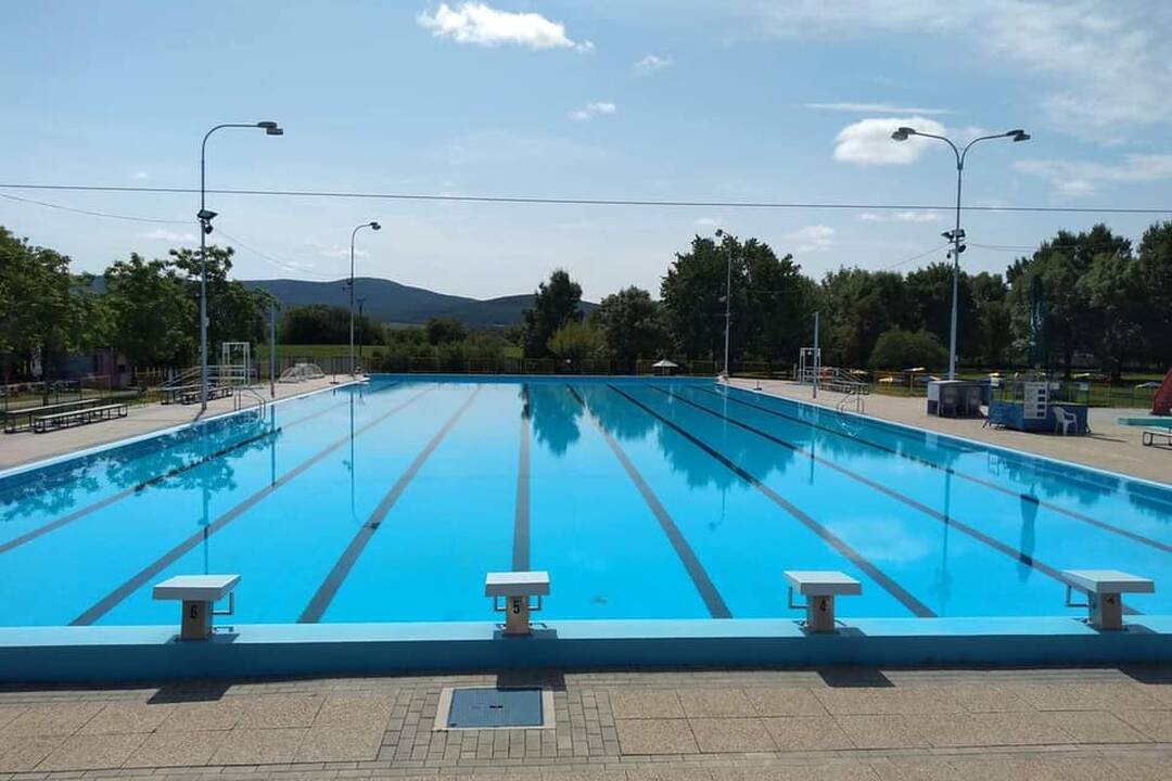 FOTO: Letné kúpalisko v Topoľčanoch otvorilo letnú sezónu 2024 , foto 2