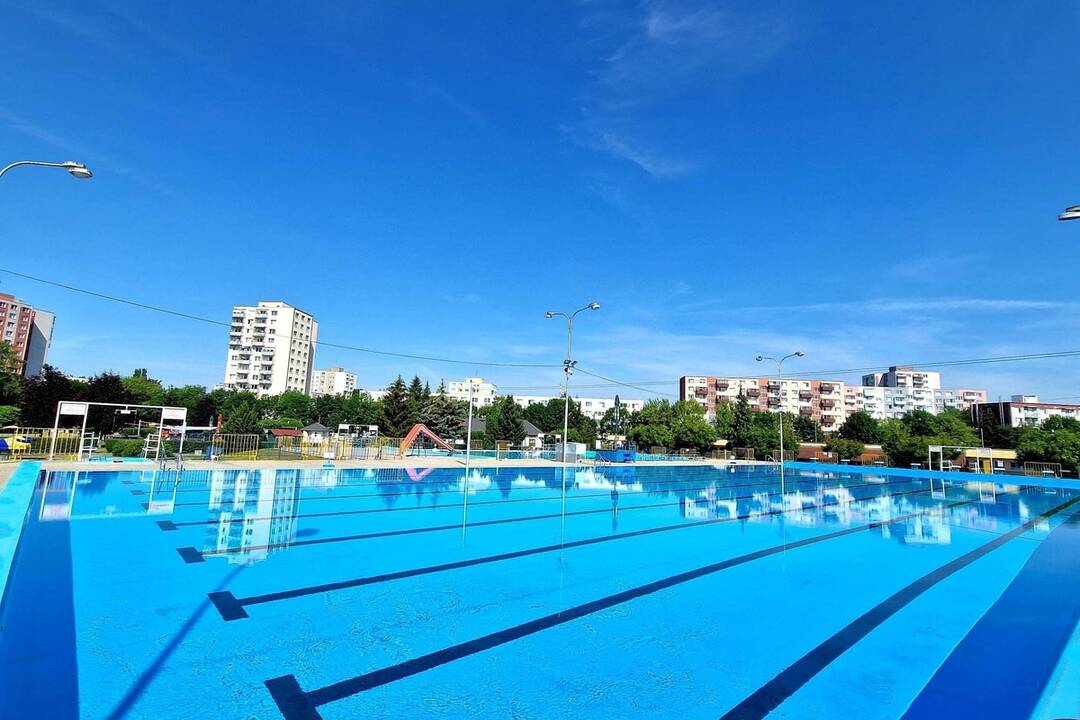 FOTO: Letné kúpalisko v Topoľčanoch otvorilo letnú sezónu 2024 , foto 4