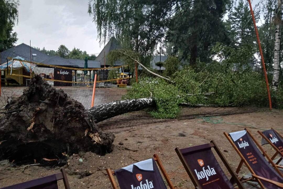 FOTO: Termálne kúpalisko Štrand Nové Zámky zasiahla silná búrka a spôsobila nemalé škody, foto 1