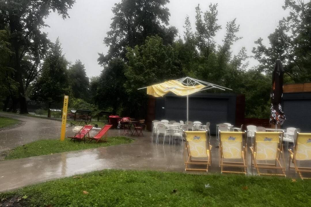 FOTO: Termálne kúpalisko Štrand Nové Zámky zasiahla silná búrka a spôsobila nemalé škody, foto 3