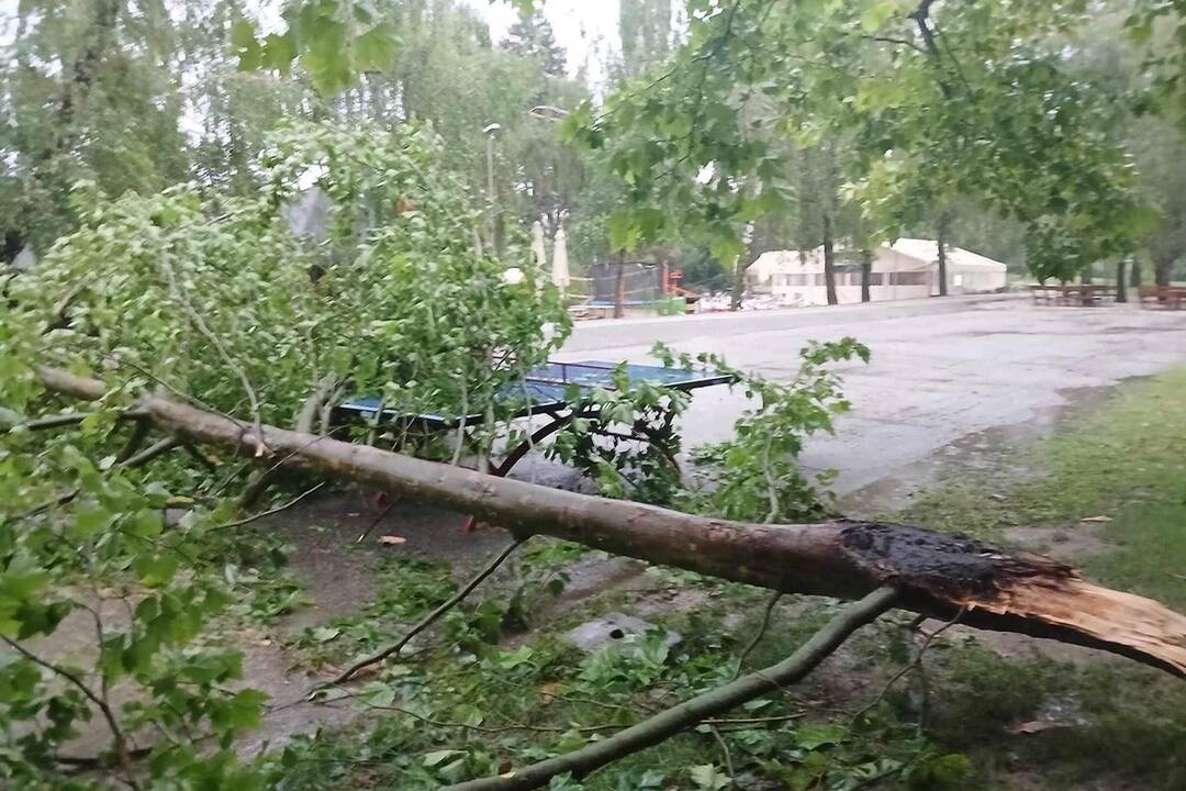 FOTO: Termálne kúpalisko Štrand Nové Zámky zasiahla silná búrka a spôsobila nemalé škody, foto 6