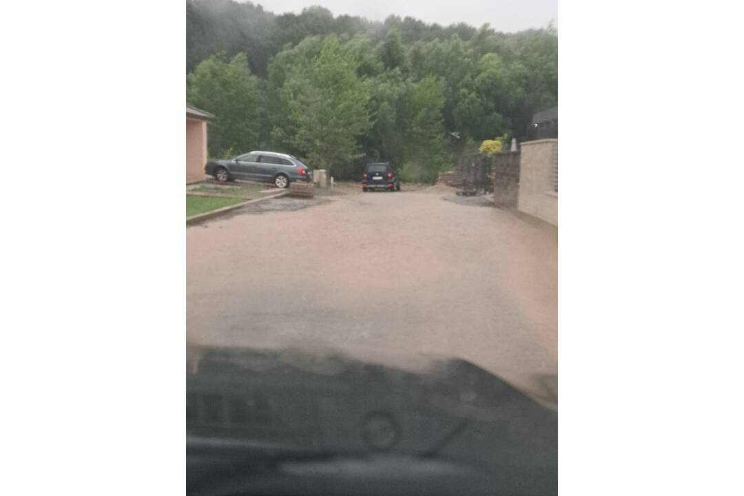 FOTO: Domy v Kyneku pri Nitre sú opäť pod vodou, už tretíkrát za mesiac, foto 2