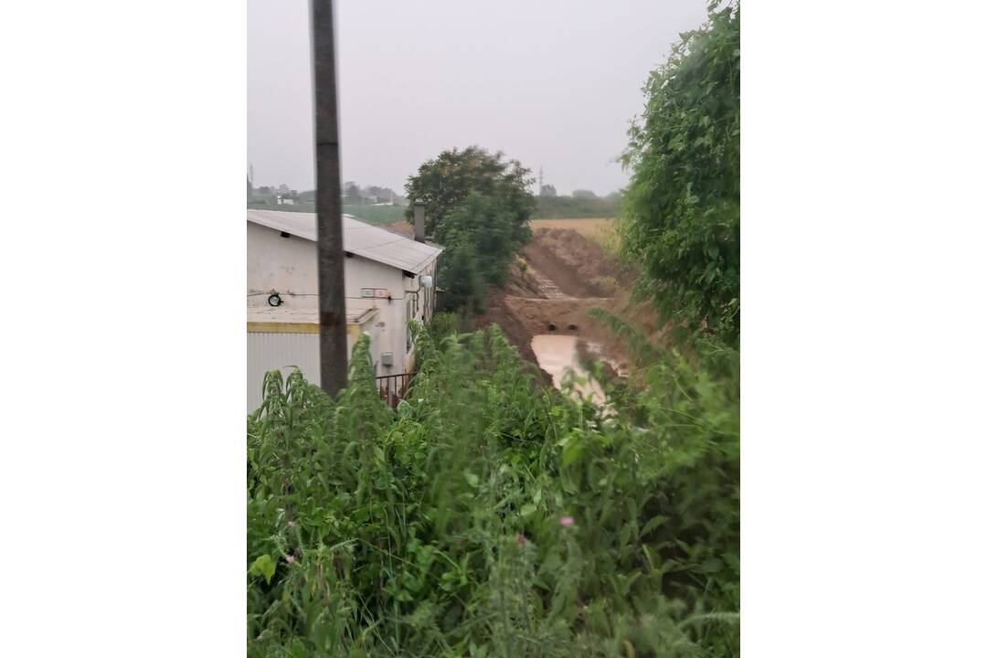 FOTO: Domy v Kyneku pri Nitre sú opäť pod vodou, už tretíkrát za mesiac, foto 3