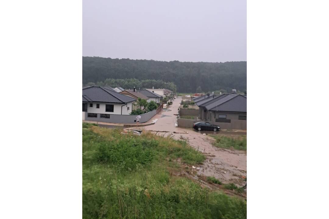 FOTO: Domy v Kyneku pri Nitre sú opäť pod vodou, už tretíkrát za mesiac, foto 1