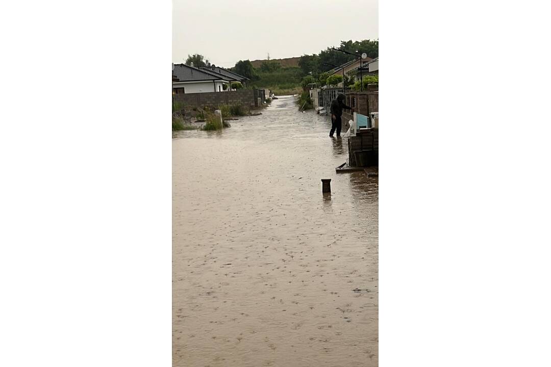 FOTO: Domy v Kyneku pri Nitre sú opäť pod vodou, už tretíkrát za mesiac, foto 4