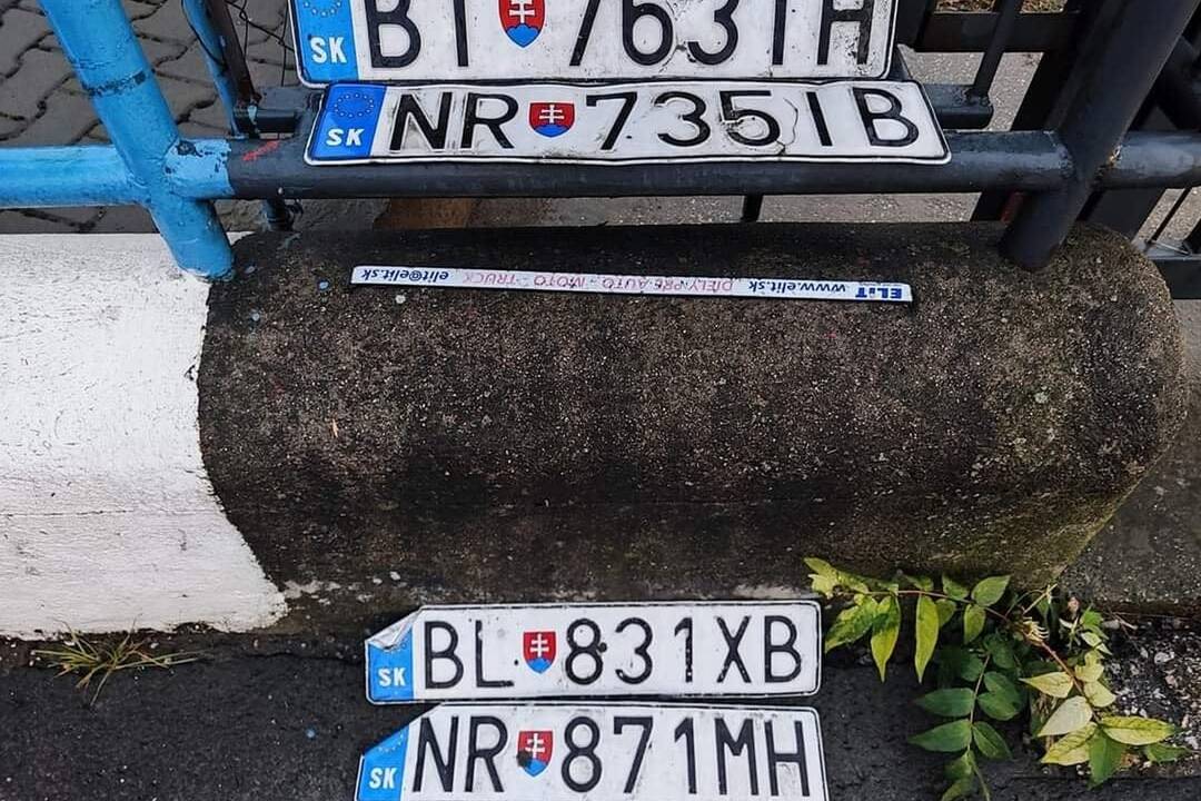 FOTO: Startené a nájdené ŠPZ-ky po búrkach v Nitrianskom kraji, foto 1