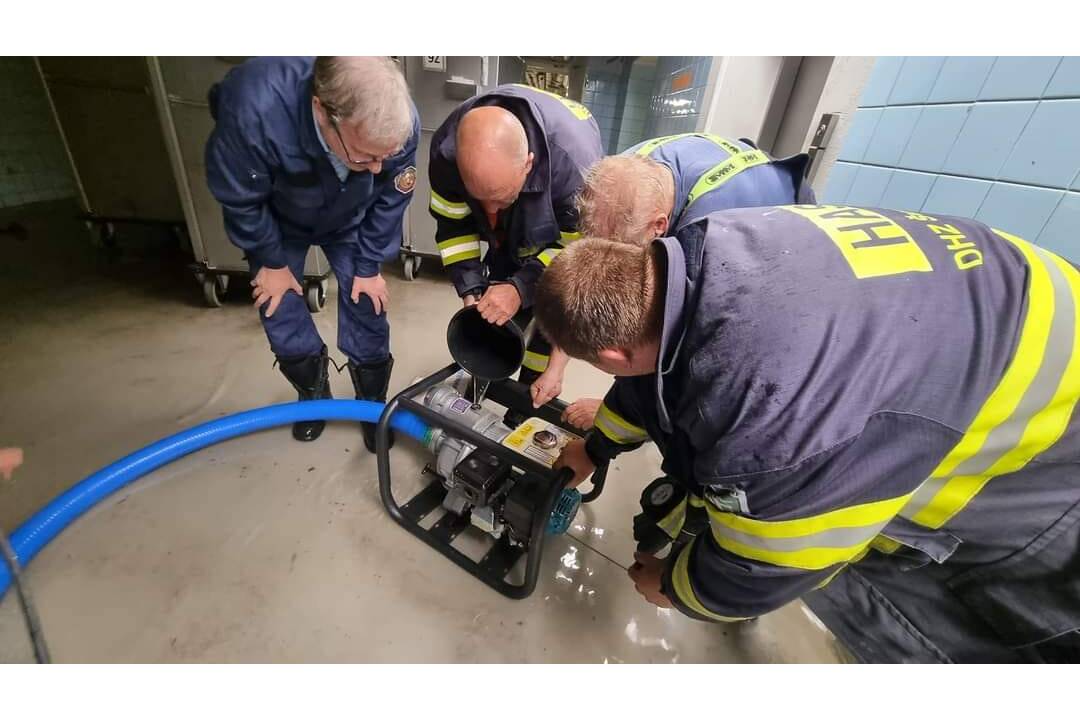 FOTO: Fakultnú nemocnicu v Nových Zámkoch zaplavila voda, celú budovu uzavreli , foto 1