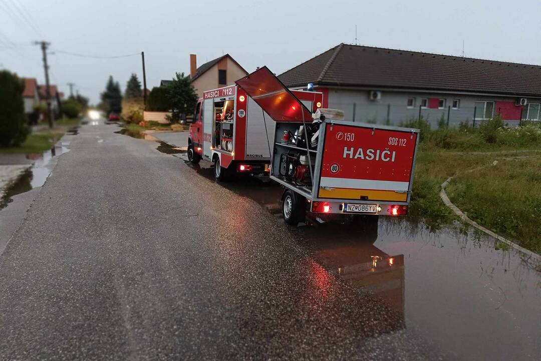 FOTO: Včerajší zásah dobrovoľných hasičov z Palárikova, foto 2
