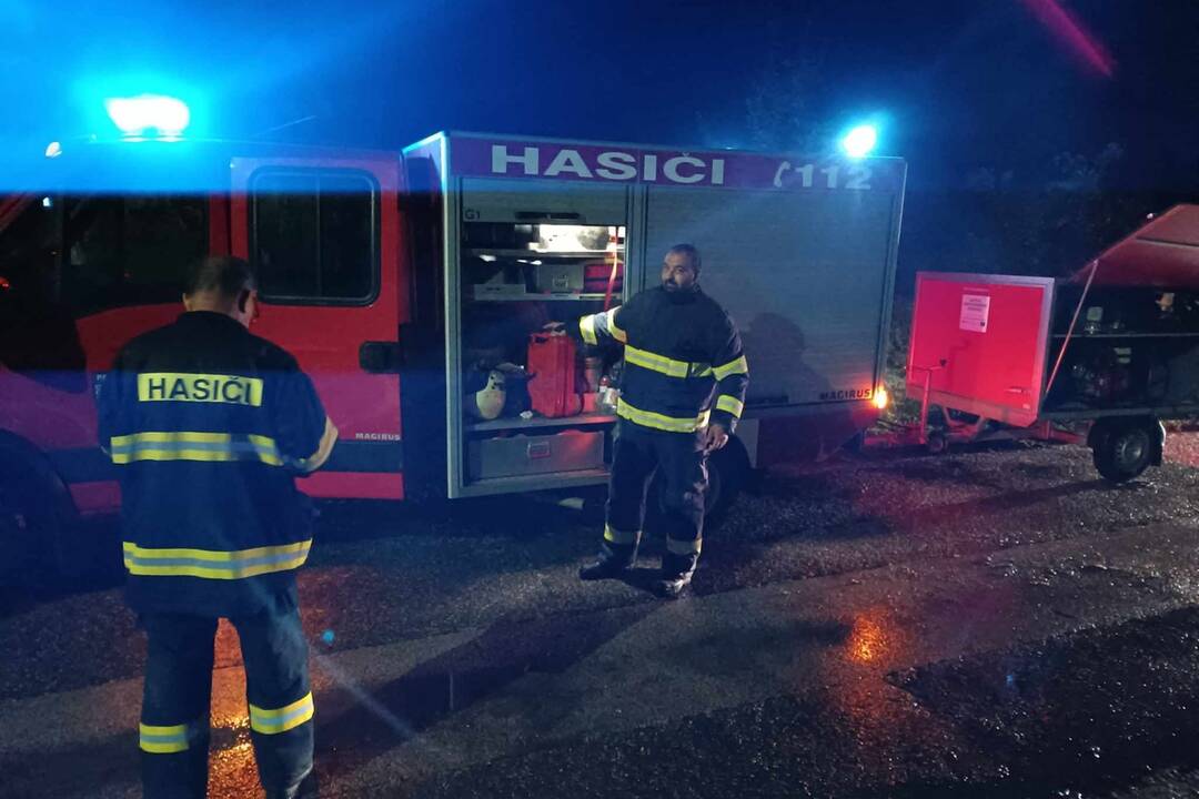 FOTO: Včerajší zásah dobrovoľných hasičov z Palárikova, foto 4