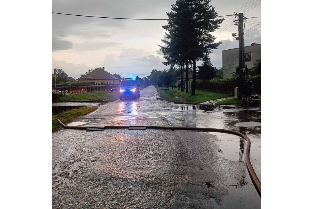 FOTO: Včerajší zásah dobrovoľných hasičov z Palárikova, foto 6