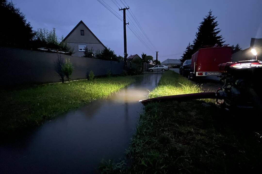 FOTO: Včerajší zásah dobrovoľných hasičov z Palárikova, foto 8