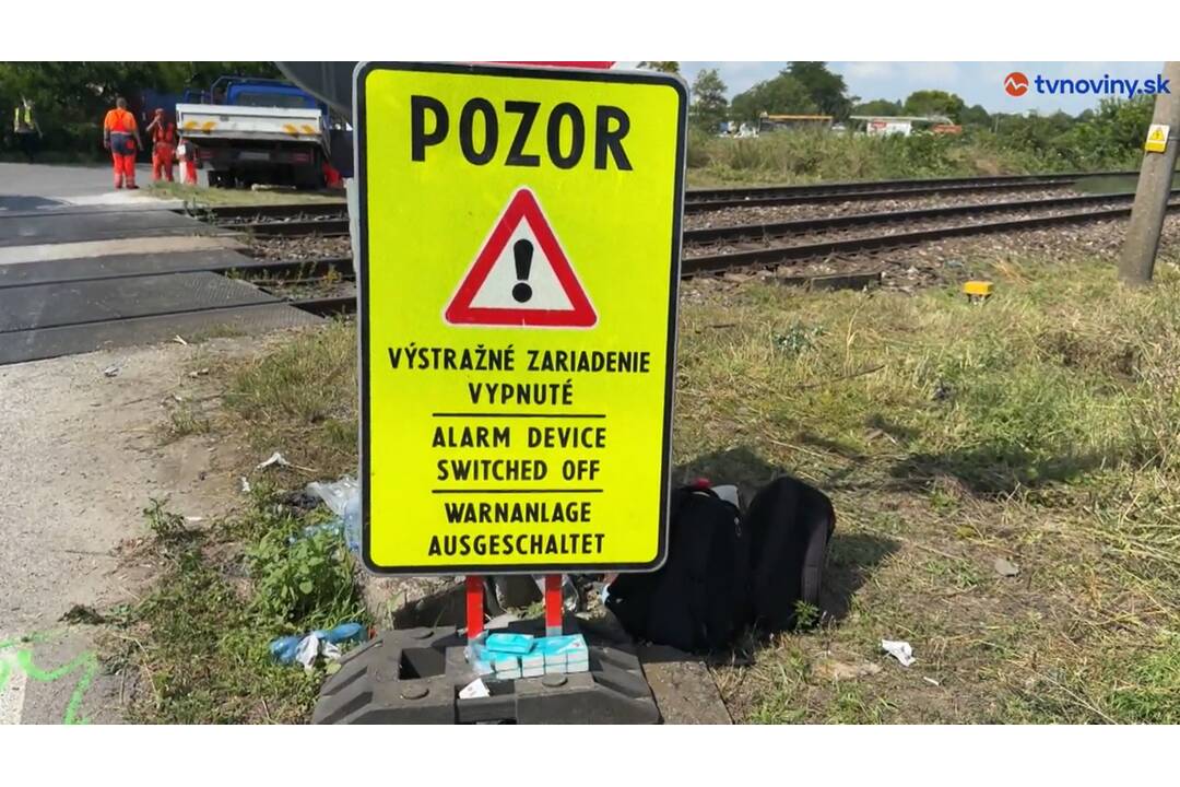 FOTO: Takto to vyzerá o deň neskôr na mieste tragickej zrážky vlaku a autobusu pri Nových Zámkoch, foto 11