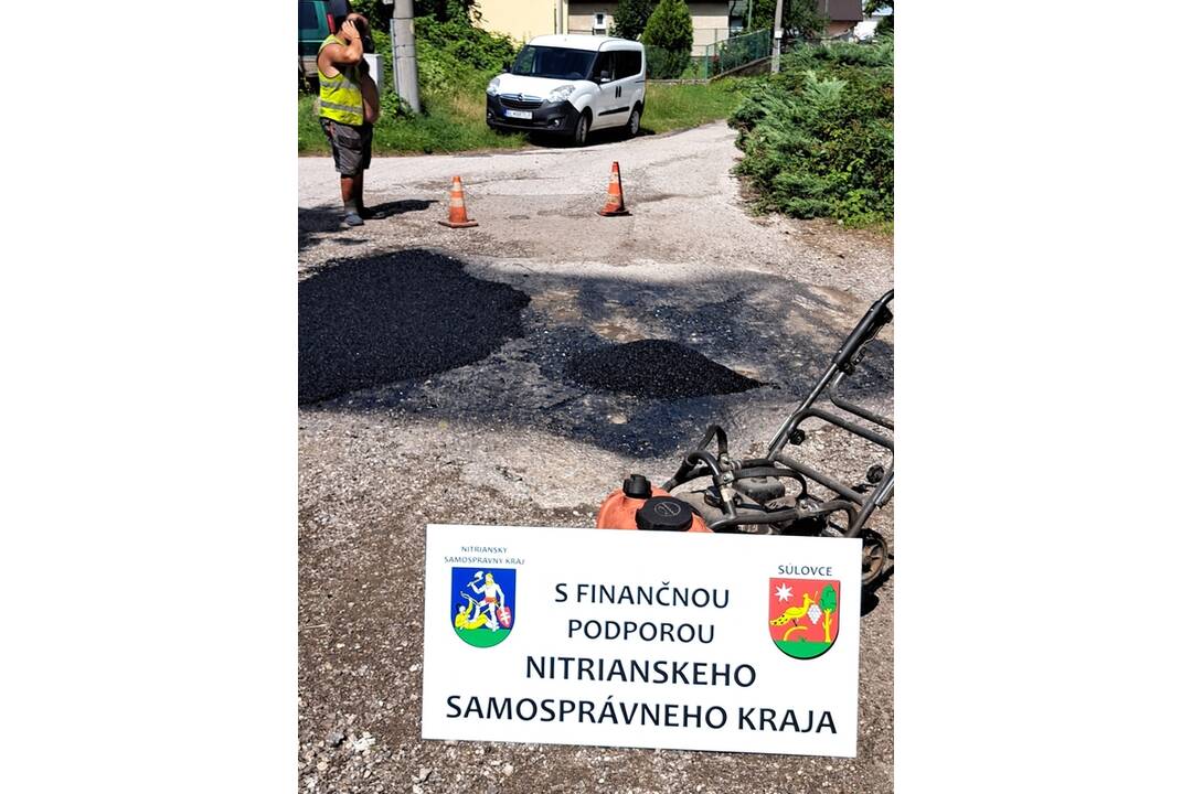 FOTO: V obci Súlovce opravili cesty naliatím asfaltu do výtlkov, vedenie je s výsledkom spokojné, foto 8