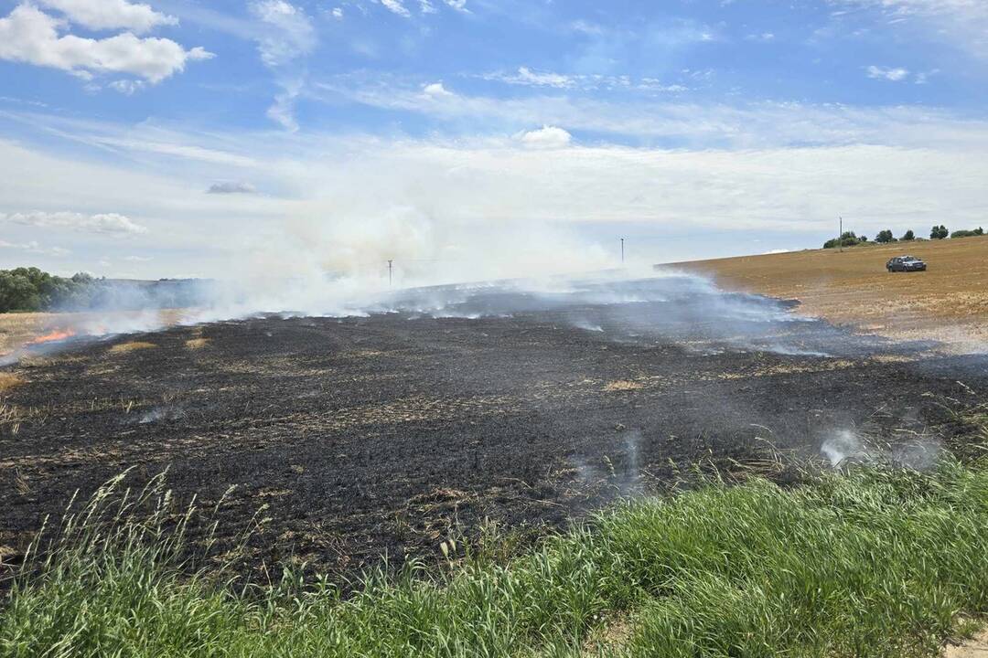 FOTO: Požiar pšeničného poľa v obci Pozba 2. júla, foto 6