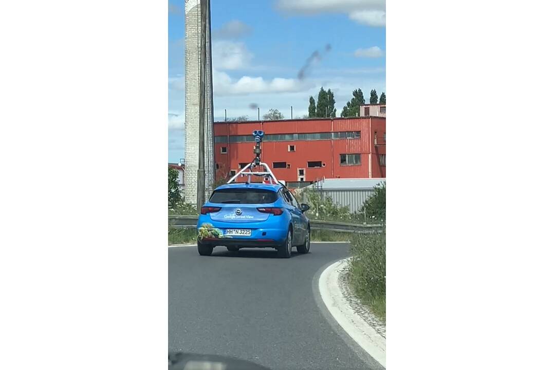 FOTO: Vodiči spozorovali pri Nitre auto Google Street View, foto 3