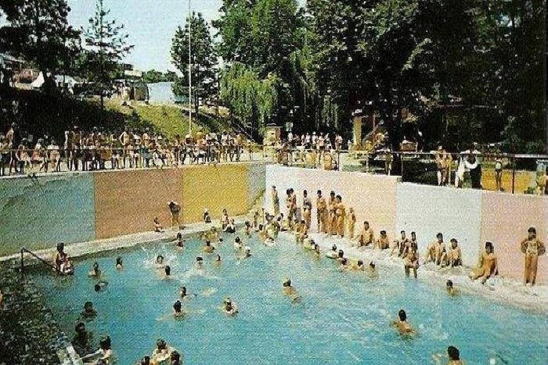 FOTO: Bazén Margita z niekdajšieho kúpaliska pri Leviciach pomaly chátra. Takto to tam vyzerá, foto 2