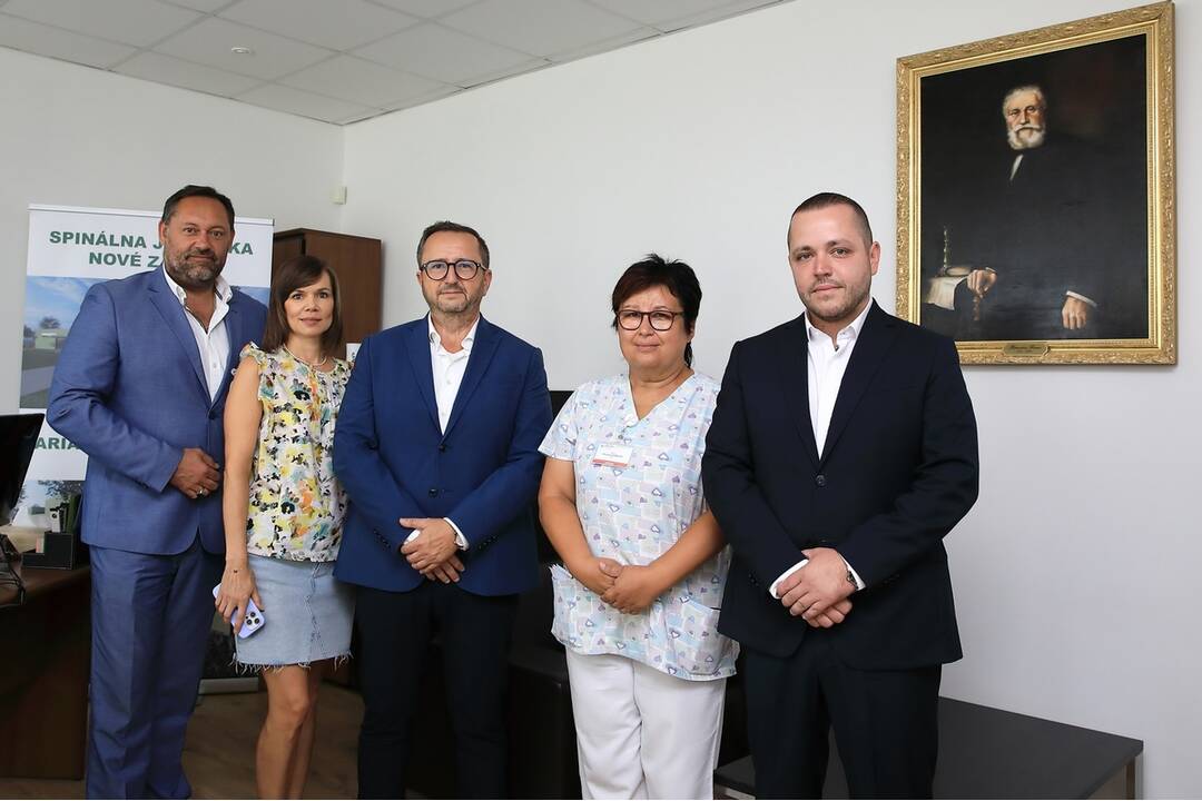 FOTO: Nemocnica v Nových Zámkoch bude môcť zakúpiť nový inkubátor do Hniezda záchrany, foto 2