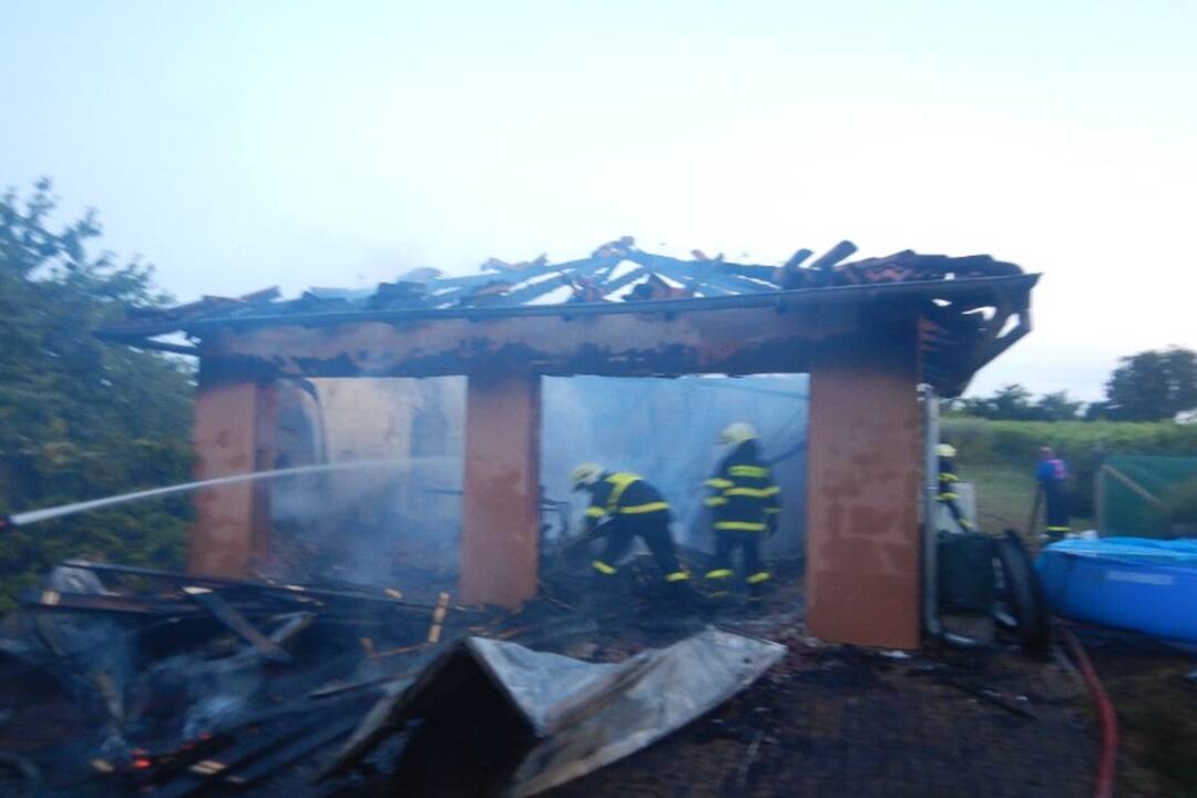 FOTO: Požiar garáže v Bátorových Kosihách , foto 3