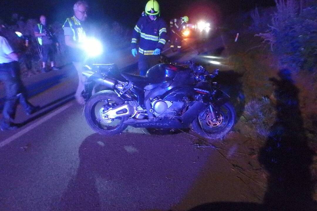 FOTO: Tragická nehoda motorky s autom pri Ipeľskom Sokolci, foto 2