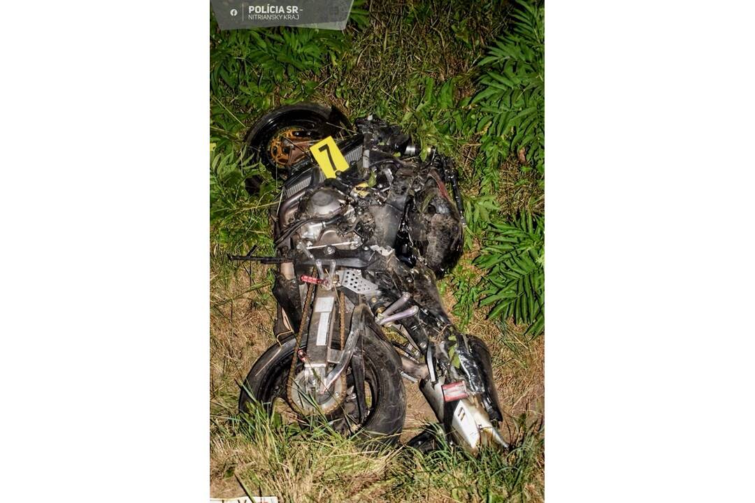 FOTO: Tragická nehoda motorky s autom pri Ipeľskom Sokolci, foto 7