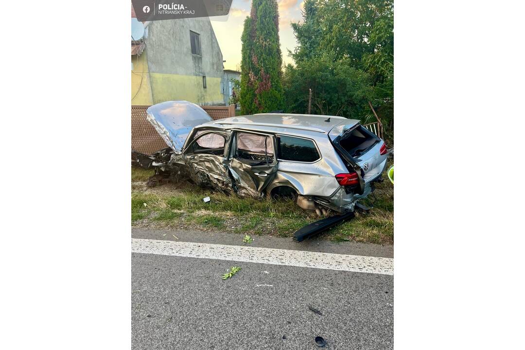 FOTO: Vážna nehoda dvoch áut pri Krvavých Šenkoch neďaleko Nitry, foto 1