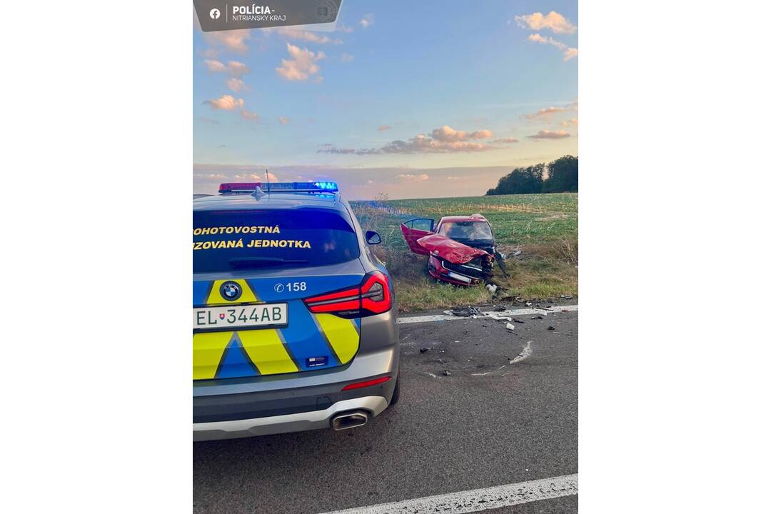 FOTO: Vážna nehoda dvoch áut pri Krvavých Šenkoch neďaleko Nitry, foto 2