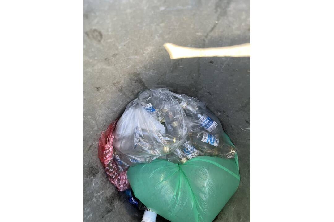 FOTO: Obyvateľov nitrianskej Klokočiny hnevá neporiadok v uliciach a okolo kontajnerov, foto 2