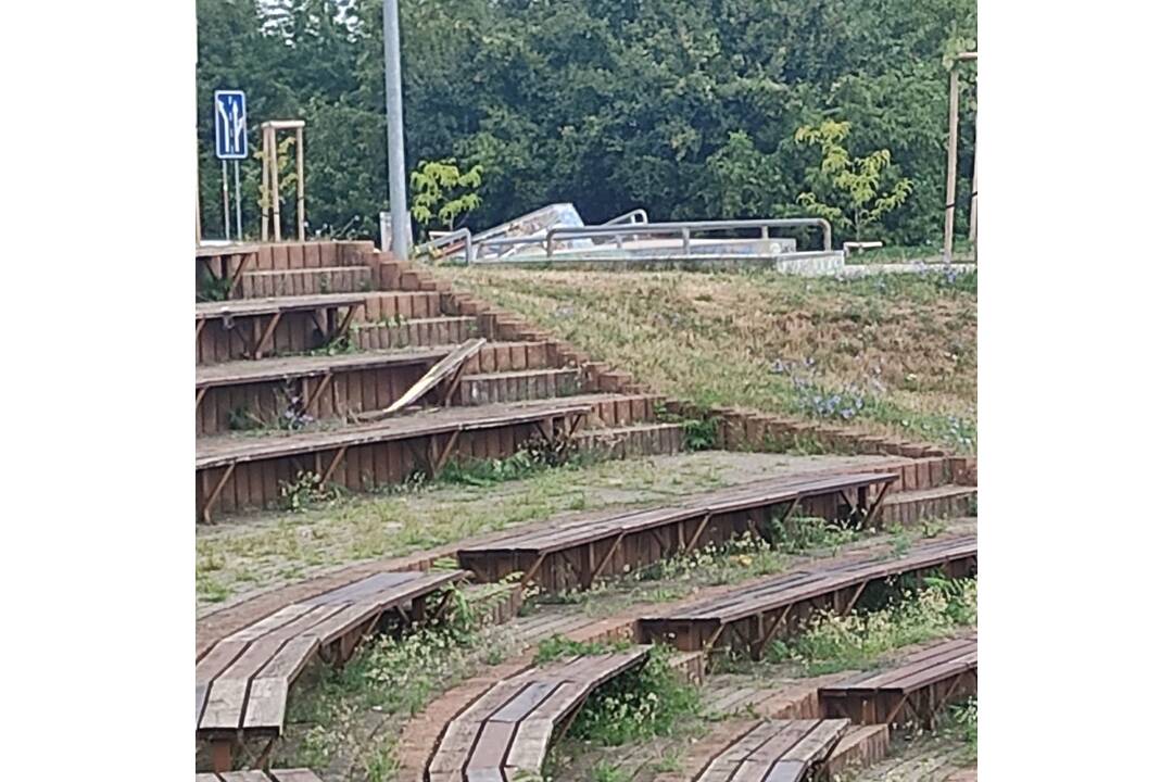 FOTO: Nitianov hnevá neupravené okolie amfiteátru na Dieloch, foto 1