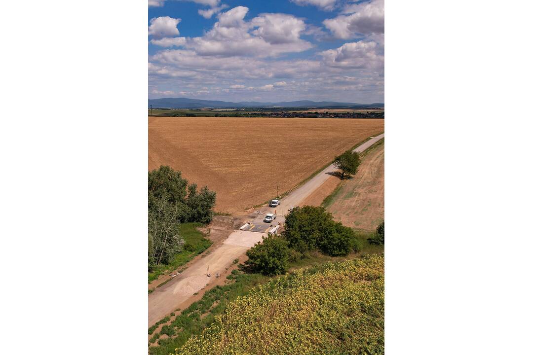 FOTO: Takto vyzerá rozostavá cesta I/51 medzi Golianovom a Vrábľami, foto 2