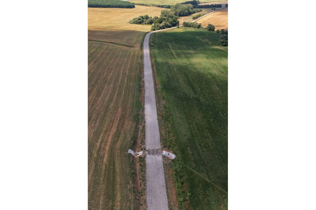 FOTO: Takto vyzerá rozostavá cesta I/51 medzi Golianovom a Vrábľami, foto 3