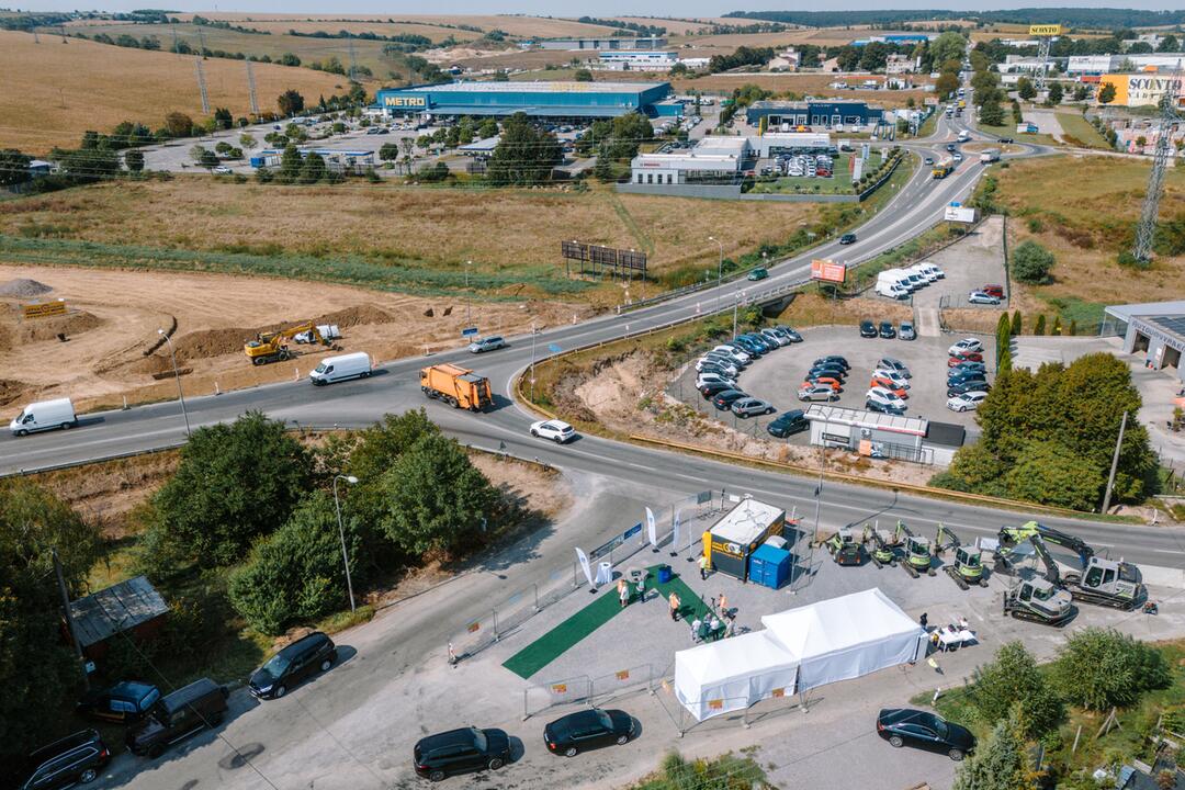 FOTO: Pri Nitre začínajú budovať novú turbo-okružnú križovatku , foto 1