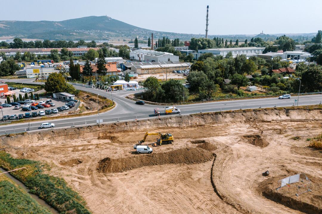 FOTO: Pri Nitre začínajú budovať novú turbo-okružnú križovatku , foto 3