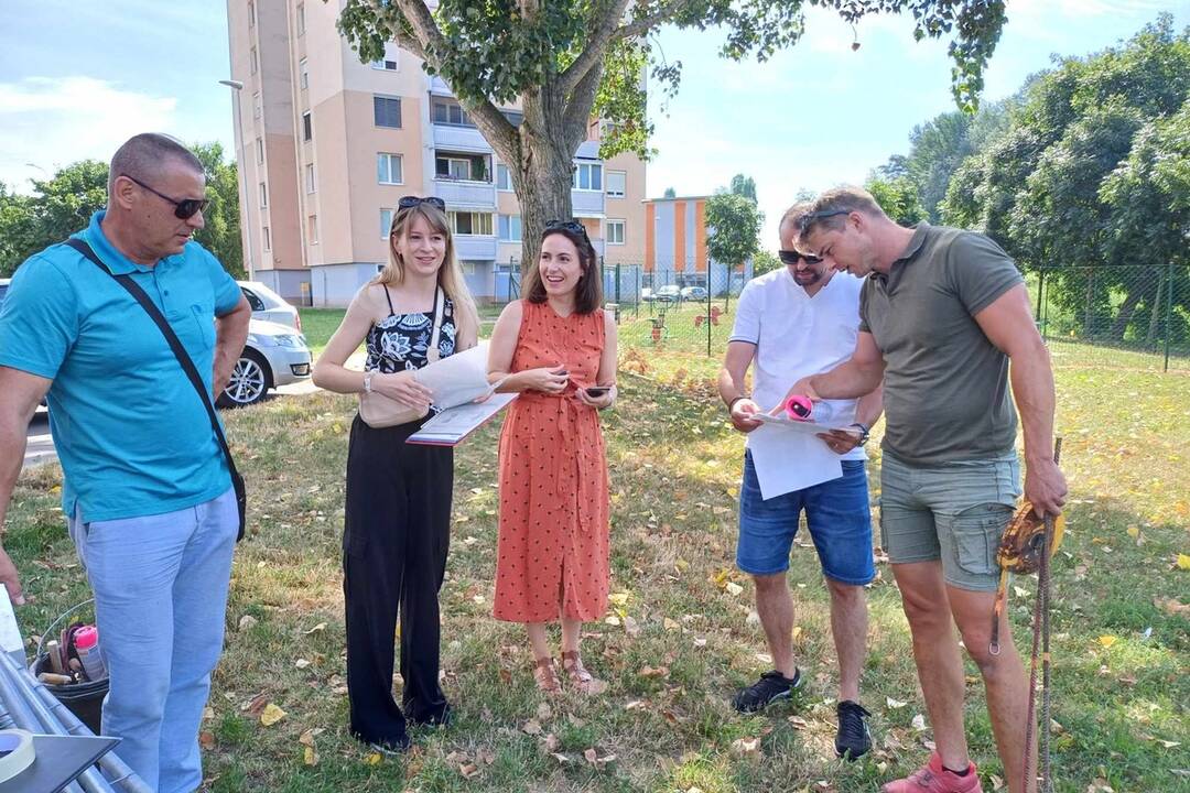 FOTO: V Šali otvoria nové športovisko K-park s lezeckou stenou či pingpongovým stolom, foto 3