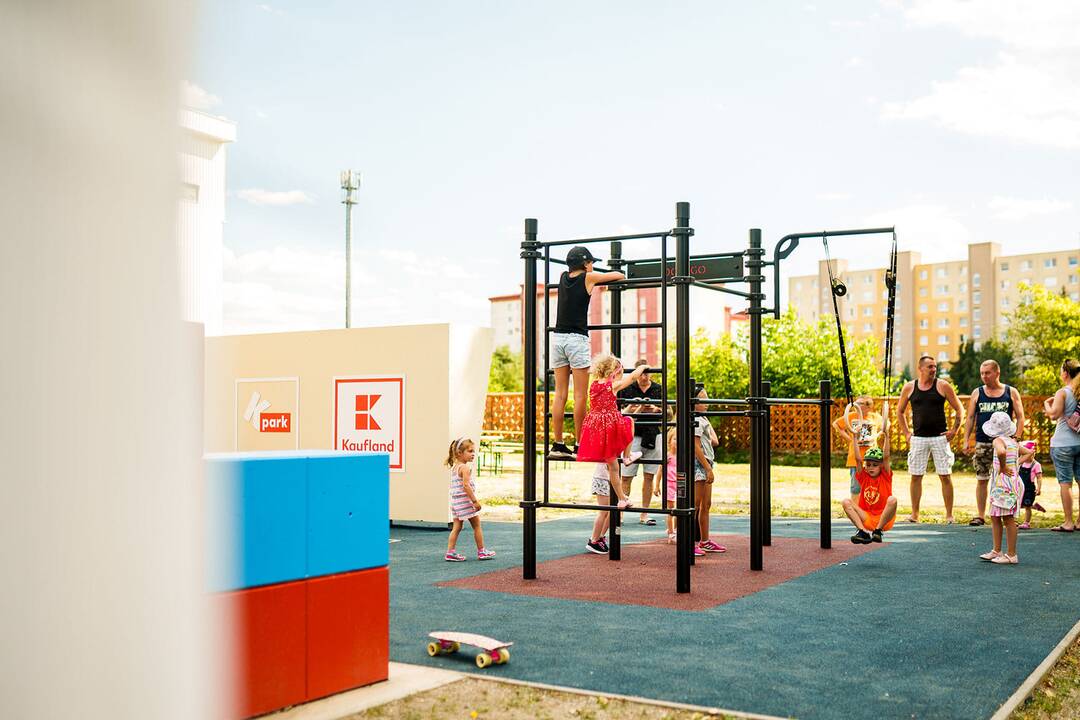 FOTO: V Šali otvoria nové športovisko K-park s lezeckou stenou či pingpongovým stolom, foto 4