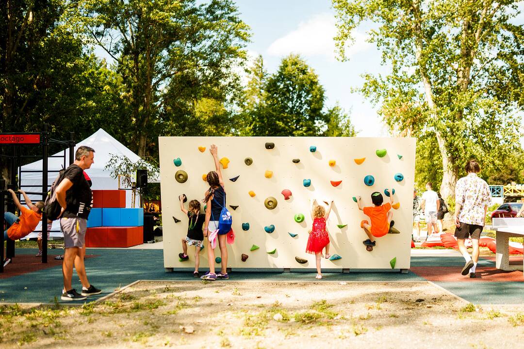 FOTO: V Šali otvoria nové športovisko K-park s lezeckou stenou či pingpongovým stolom, foto 5