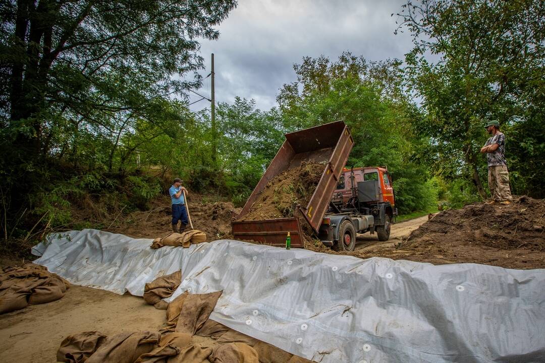 FOTO: Okolie obce Chľaba na juhu Slovenska zaplavila voda. Takto to tam vyzerá z výšky, foto 2