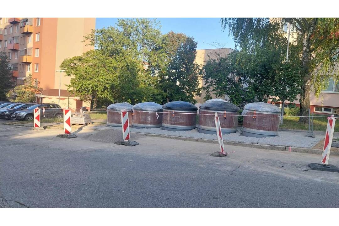FOTO: Na Klokočine v Nitre vyrástli ďalšie moloky - polopodzemné kontajnery, foto 3