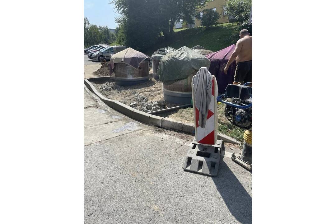 FOTO: Na Klokočine v Nitre vyrástli ďalšie moloky - polopodzemné kontajnery, foto 4