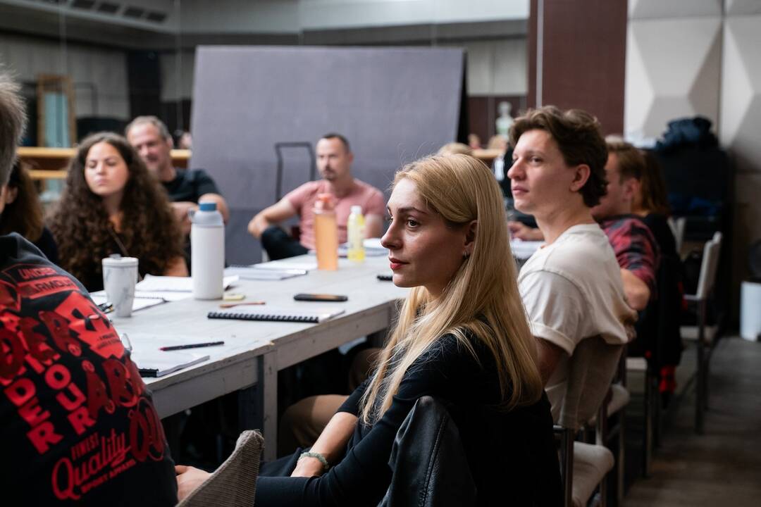 FOTO: Ako vyzerala prvá čítacia skúška muzikálu Na skle maľované? DAB v Nitre ho odpremiéruje už v novembri, foto 8