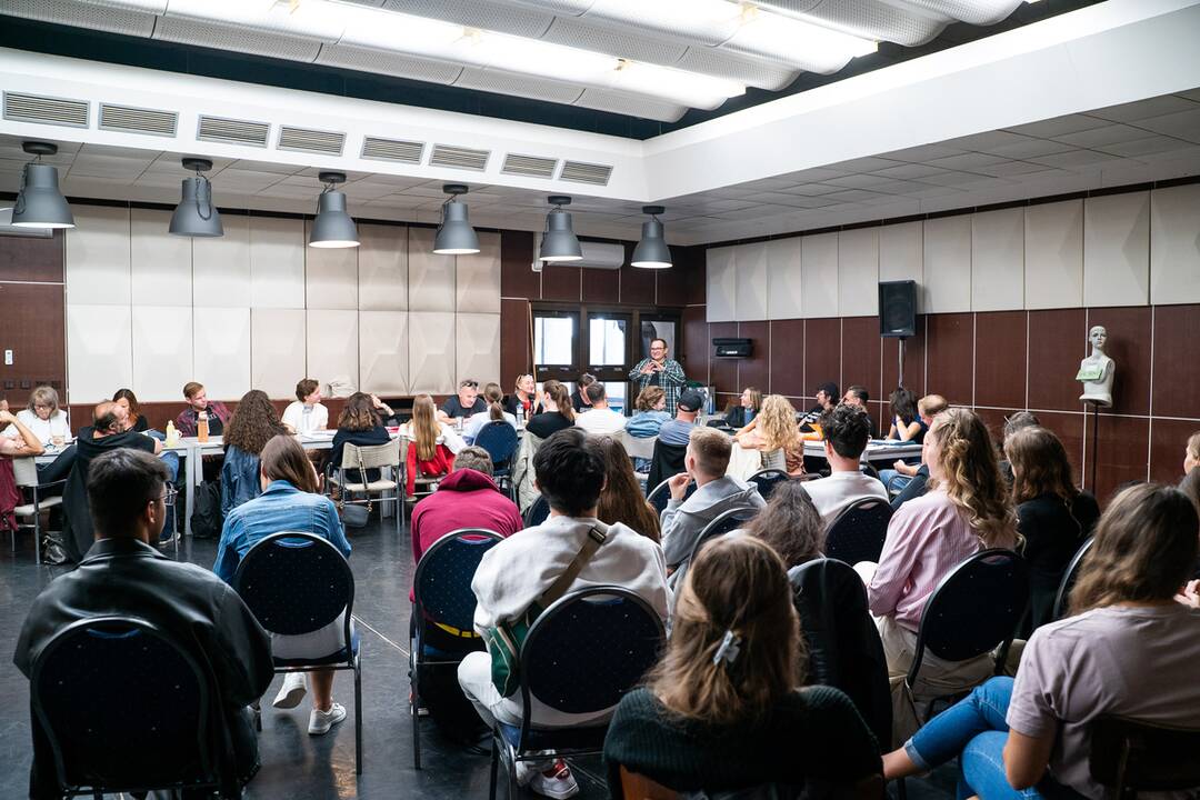 FOTO: Ako vyzerala prvá čítacia skúška muzikálu Na skle maľované? DAB v Nitre ho odpremiéruje už v novembri, foto 12