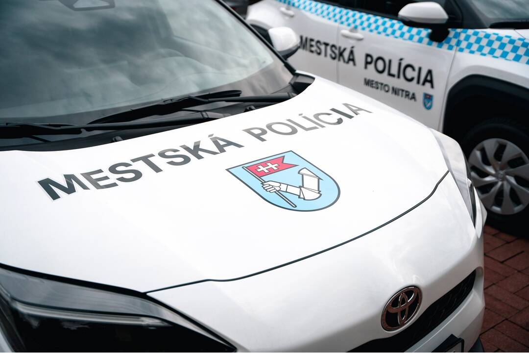 FOTO: Vozový park mestskej polície v Nitre sa rozšíril o tri nové hybridné vozidlá, foto 3