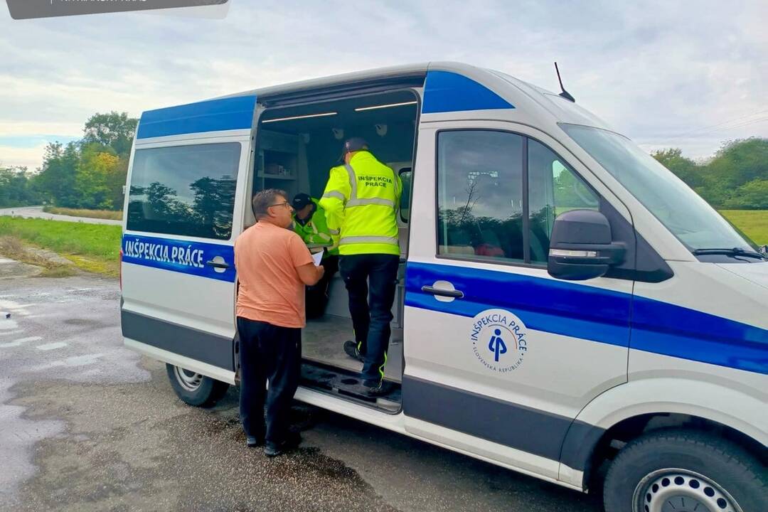 FOTO: Kontrola nákladných vozidiel v obci Bajč 26. septembra, foto 2