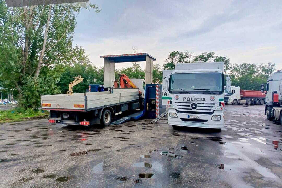FOTO: Kontrola nákladných vozidiel v obci Bajč 26. septembra, foto 7