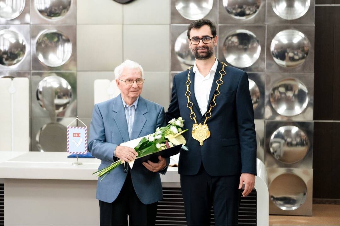 FOTO: Primátor Nitry ocenil 5 významných osobností mesta, na radnici im odovzdal ocenenia, foto 7