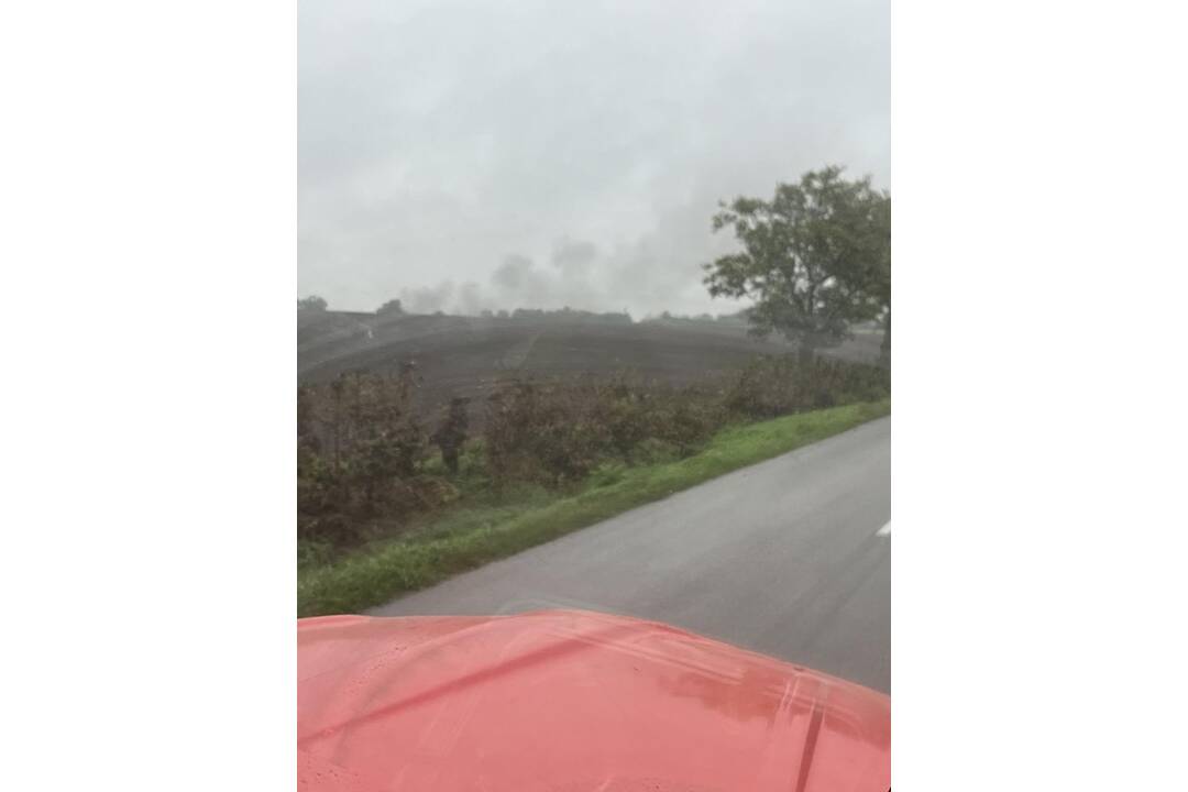 FOTO: Dobrovoľní hasiči z Rastislavíc hasili neobývaný rodinný dom v Komjaticiach, foto 1