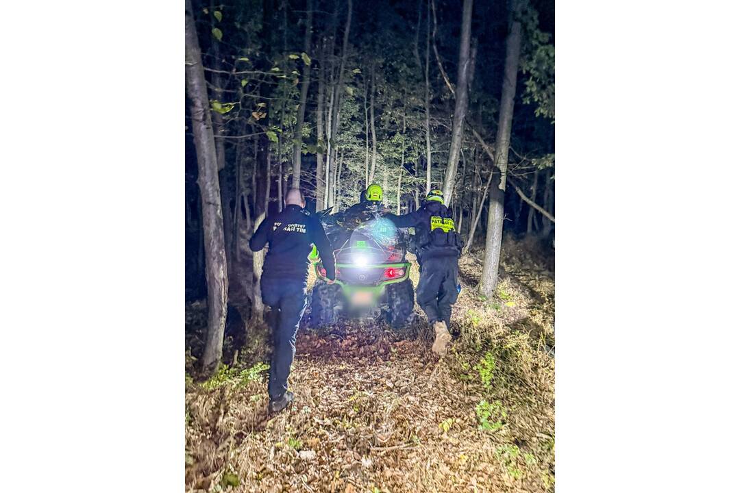 FOTO: Pátracia akcia po stratenom hubárovi v okrese Nitra mala šťastný koniec, foto 1