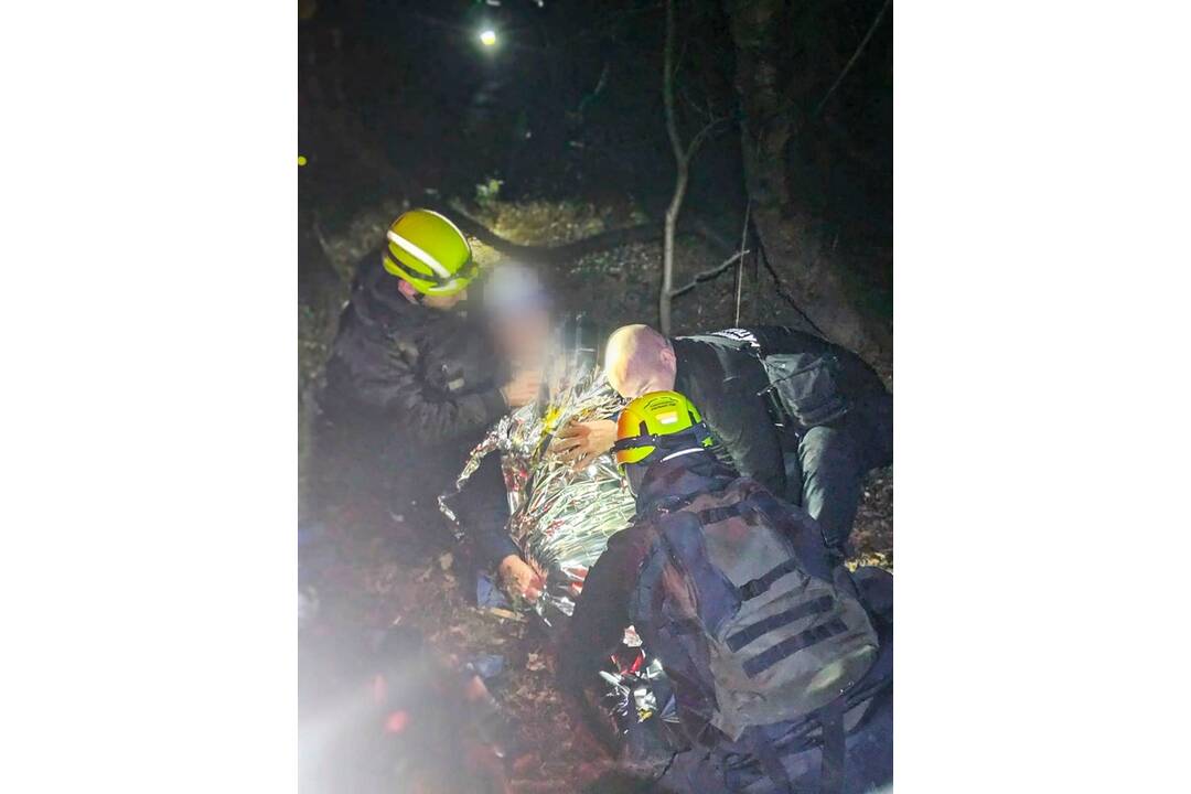 FOTO: Pátracia akcia po stratenom hubárovi v okrese Nitra mala šťastný koniec, foto 6